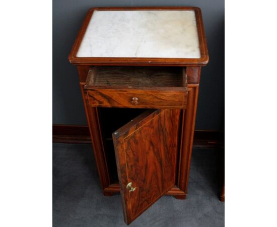 Pair of French Charles X style bedside tables from the 1800s in flamed walnut with marble top