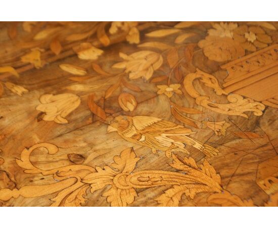 Late 18th-century Dutch coffee table richly inlaid