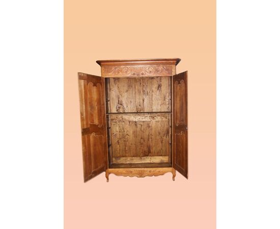 Grande armadio francese stile provenzale di fine 1700 in legno di ciliegio