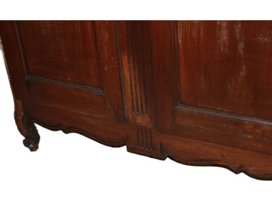 Armadio Provenzale francese del XVIII secolo a 2 ante chiuse in legno di noce