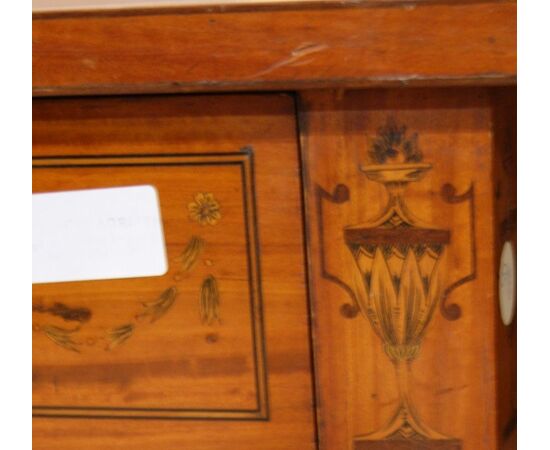 Sheraton style English writing desk in Satinwood from the 1800s with paintings