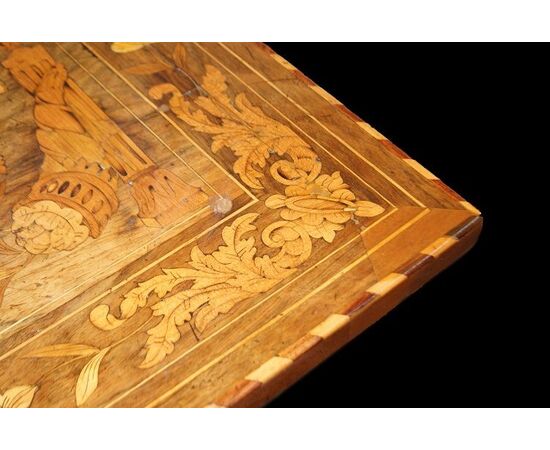 Late 18th-century Dutch coffee table richly inlaid