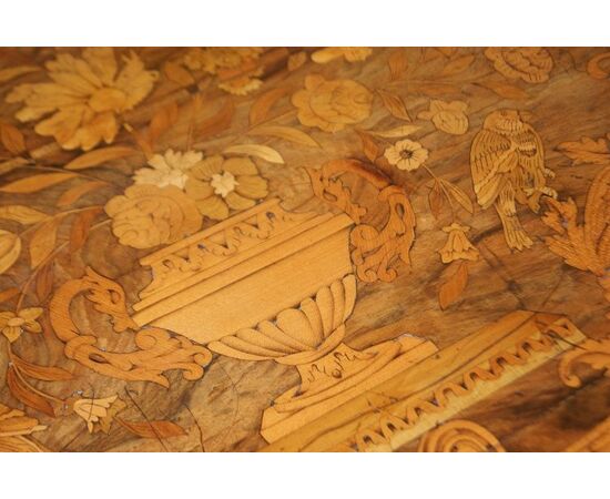 Late 18th-century Dutch coffee table richly inlaid