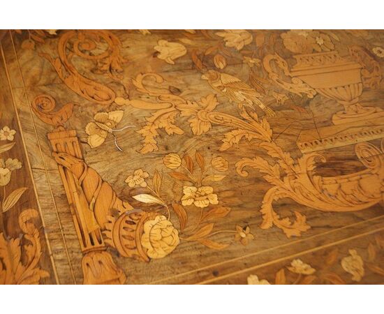 Late 18th-century Dutch coffee table richly inlaid
