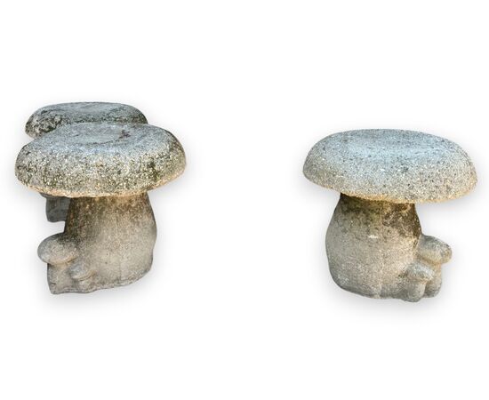 DARS684 - N. 5 cement mushroom sculptures, 20th century, measure cm 40 x H 38
