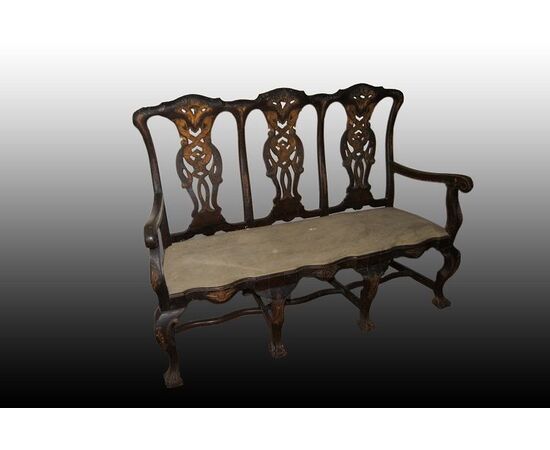 Living room with 2 armchairs and 1 sofa from the early 1800s, Spanish Chippendale style, gilded.