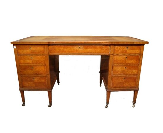 Mid-1800s Victorian English desk in citron wood with leather top