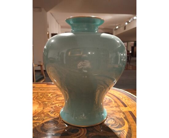Grande vaso in porcellana celeste con paesaggio manifattura Dresda del 1800