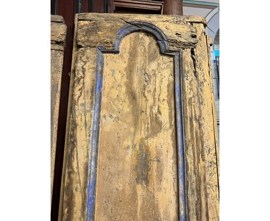 PTL713 - Antique lacquered double door, 18th century, clear size cm W 86 x H 215