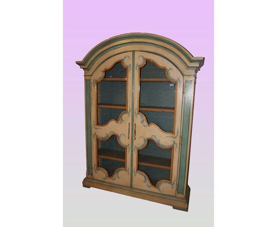 Large French showcase cabinet, early 1900s, Provençal style, white lacquered with decorations