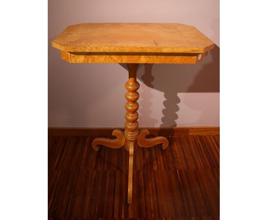 Antico tavolino Biedermeier in betulla del 1800