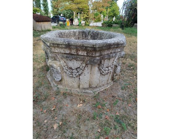 Spettacolare ed importante pozzo in pietra - 155 x 155 cm