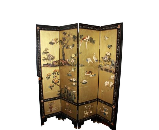 Chinese screen room divider from the 1800s, golden painted with animals