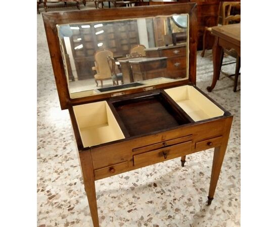 Italian Louis XVI style cherry wood toilet table from the 1700s