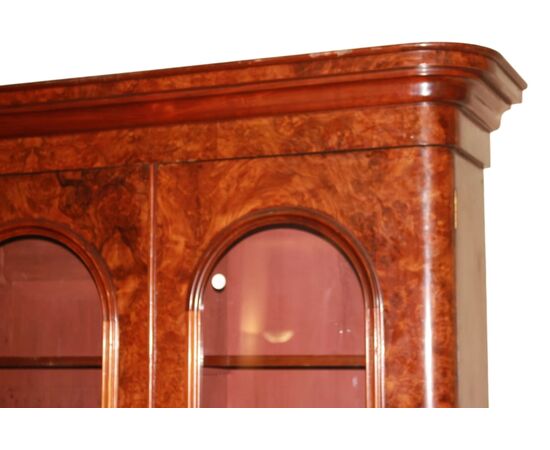 Grande Libreria Bookcase stile Vittoriano in Radica di Noce