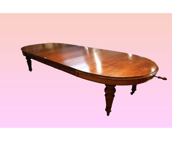 Antique large extendable oval table, Victorian style from the 1800s in mahogany with extensions, 4 meters.