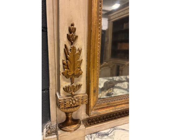 SPECC569 - Consolle con specchiera laccata e dorata, epoca '700, misure cm L 126 x H 276 x P 63