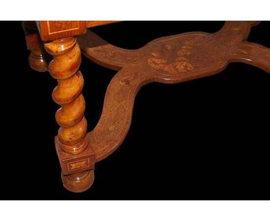 Late 18th-century Dutch coffee table richly inlaid