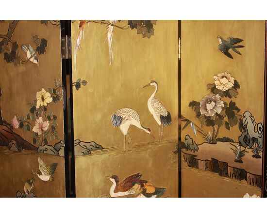 Chinese screen room divider from the 1800s, golden painted with animals