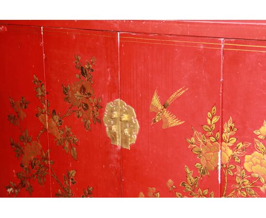 Chinese sideboard, first half of the 1900s, lacquered and richly decorated