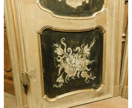 PTS895 - No. 2 antique lacquered doors, with frame and overdoor, 18th century, opening cm W 90 x H 217