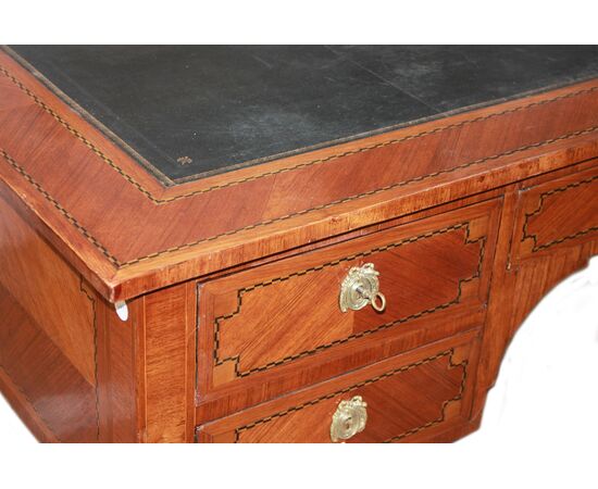Beautiful French Louis XVI desk from the mid-1800s with inlay thread