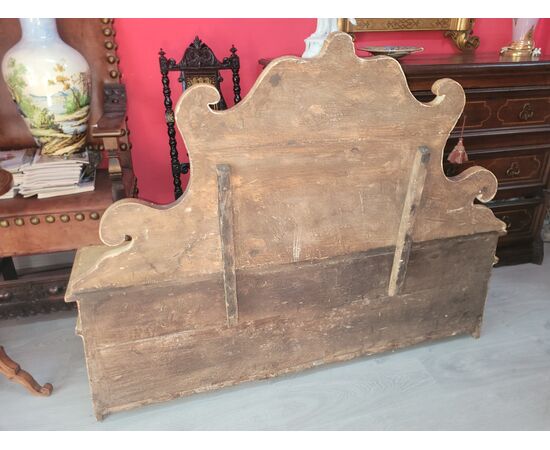 Chest with painted wooden backrest and coat of arms - Tuscany 17th century