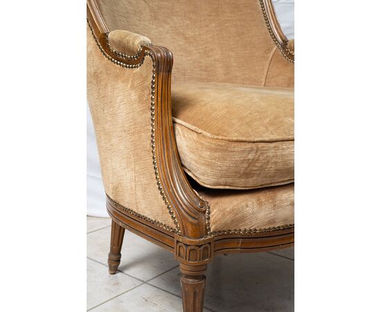 Antique Napoleon III armchair in solid walnut. 19th century period.