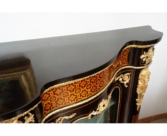 Antique Napoleon III sideboard in fine exotic woods with gilded bronze inserts. 19th century period.