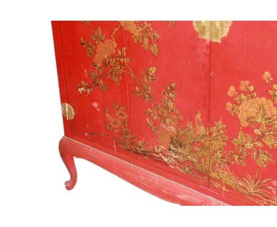 Chinese sideboard, first half of the 1900s, lacquered and richly decorated