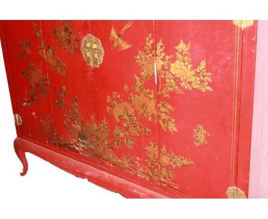 Chinese sideboard, first half of the 1900s, lacquered and richly decorated
