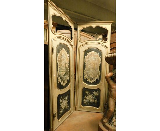 PTS895 - No. 2 antique lacquered doors, with frame and overdoor, 18th century, opening cm W 90 x H 217