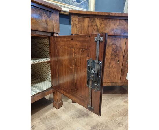 Pair of Empire sideboards, 1820, veneered in walnut burl wood