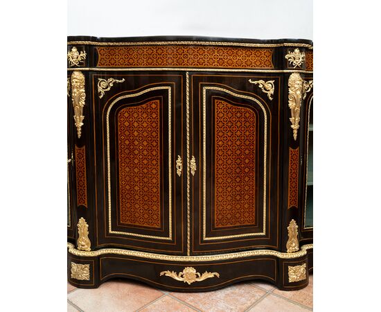 Antique Napoleon III sideboard in fine exotic woods with gilded bronze inserts. 19th century period.