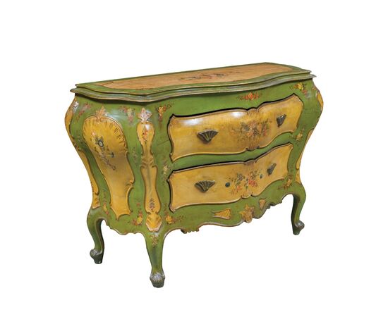 Cassettone in legno laccato e dipinto. Venezia, inizi XX secolo.