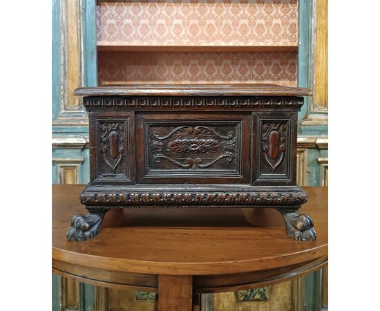 LATE 16TH CENTURY WALNUT CASKET CHEST
