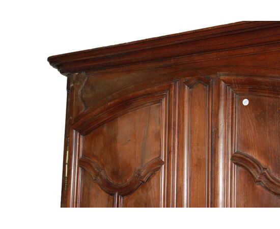 Grande Armadio Provenzale In Legno di Noce a 2 Ante di fine 1700