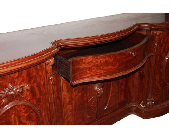 Large English Victorian style mahogany sideboard, 1800s
