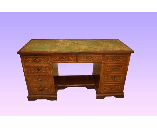 English Victorian style mahogany ministerial desk from the 1800s with inlays