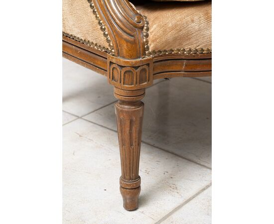 Antique Napoleon III armchair in solid walnut. 19th century period.