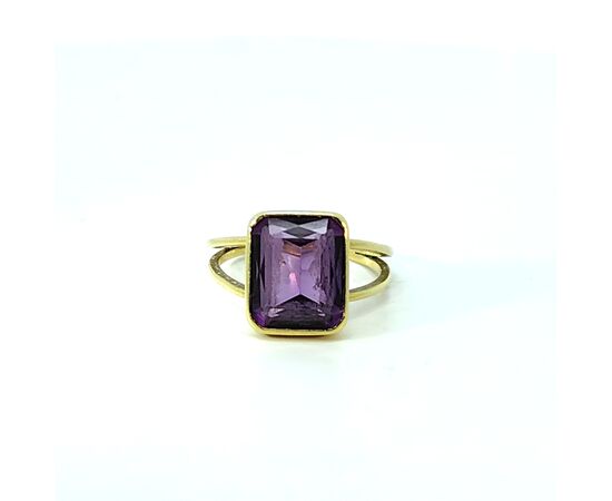 Anello in oro con ametista