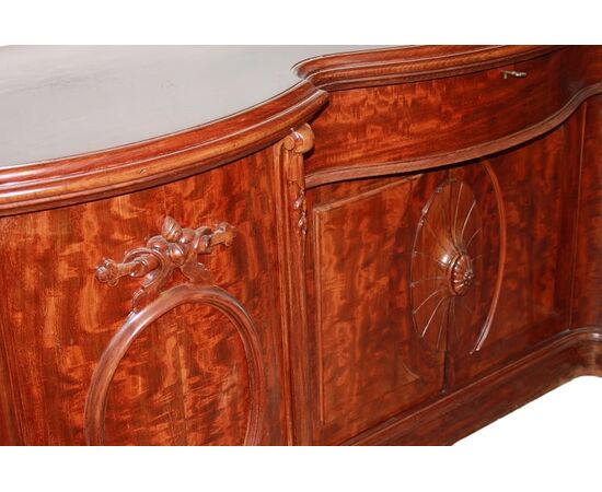 Large English Victorian style mahogany sideboard, 1800s