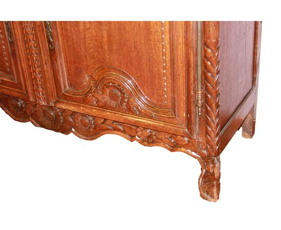 Armadio francese del 1700 Normandia da Matrimonio Mariage in legno di rovere riccamente intagliato