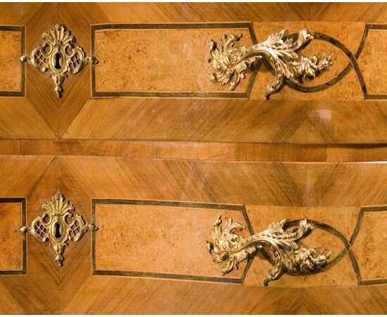 Stupendo Piccolo trumeau in noce Austriaco del 1700 stile Maria Antonietta con intarsi