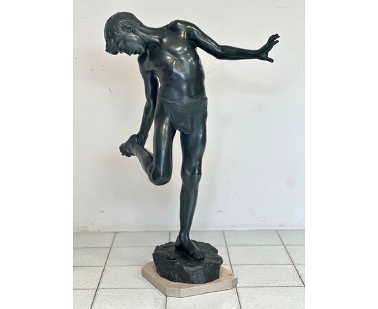 Fanciullo morso da un granchio . Bronzo. Altezza 103 cm