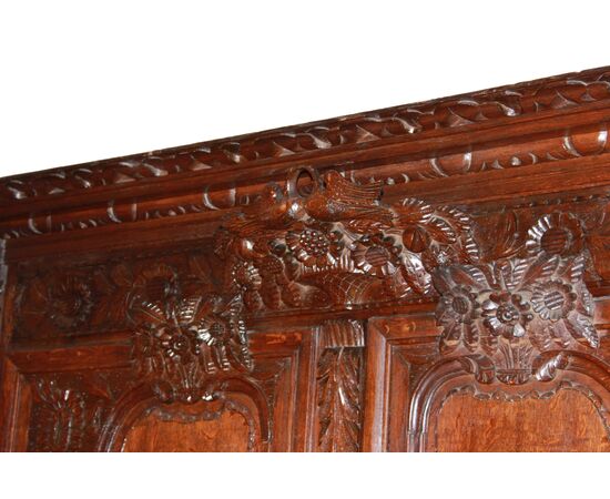Armadio francese del 1700 Normandia da Matrimonio Mariage in legno di rovere riccamente intagliato