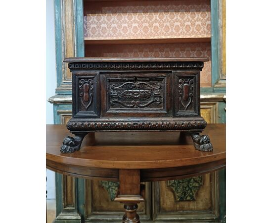 LATE 16TH CENTURY WALNUT CASKET CHEST