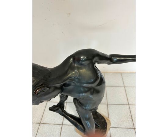 Fanciullo morso da un granchio . Bronzo. Altezza 103 cm