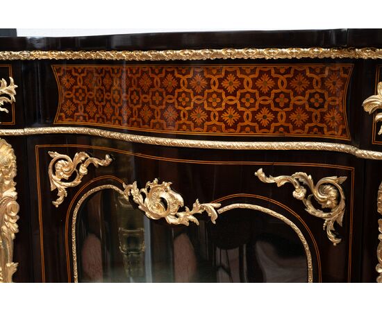 Antique Napoleon III sideboard in fine exotic woods with gilded bronze inserts. 19th century period.