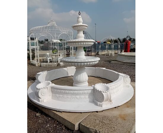 Fontana in marmo bianco